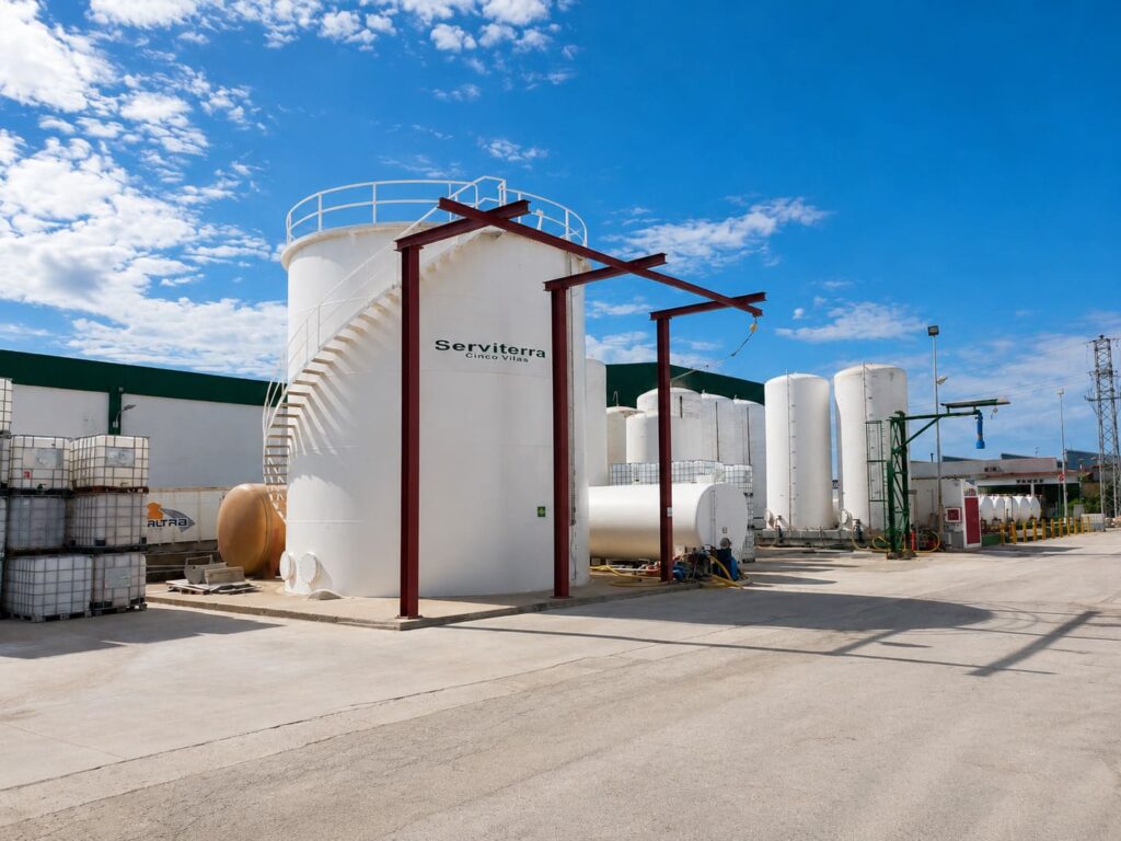 Lo que tu suelo te está pidiendo: fertilización líquida, bioestimulación y respaldo industrial para el agricultor.